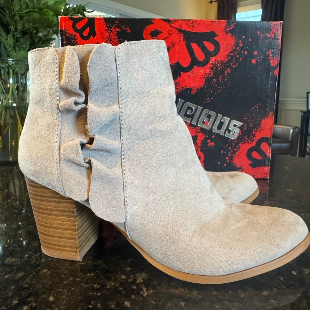 Felicitous Women's Beige Ankle Booties